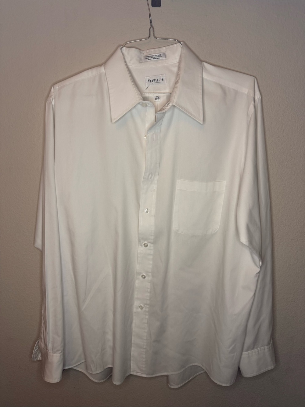Van Heusen White Long-Sleeve Dress Shirt with Chest Pocket